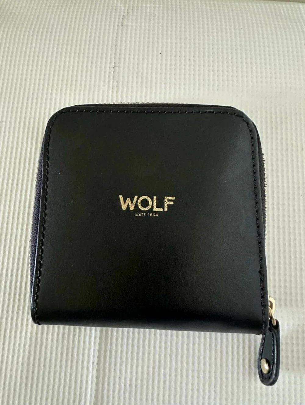Wolf 1834 keeps kindly ■pls